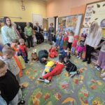 Czytanie bajek z Seniorami z Siekierczny (13)