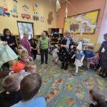 Czytanie bajek z Seniorami z Siekierczny (16)