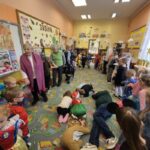 Czytanie bajek z Seniorami z Siekierczny (18)