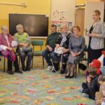 Czytanie bajek z Seniorami z Siekierczny (3)