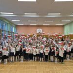 Szkoła do hymnu 11 listopada 2025 (10)
