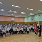 Szkoła do hymnu 11 listopada 2025 (6)