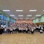 Szkoła do hymnu 11 listopada 2025 (8)