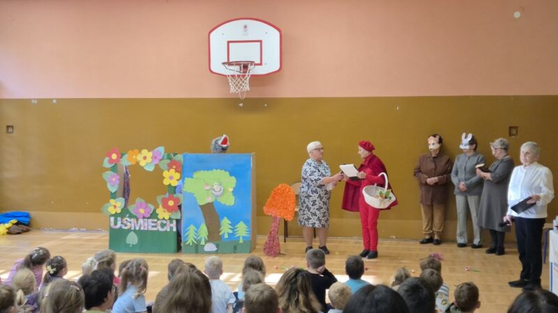 Teatr dla najmłodszych w wykonaniu seniorów (19)